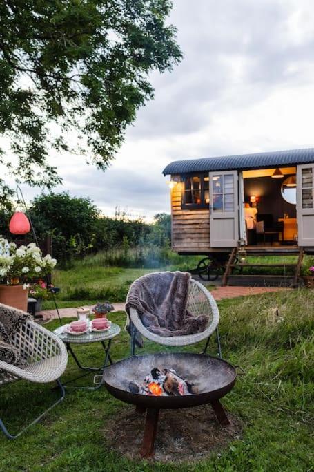 Toadland Shepherd Huts Дарем Экстерьер фото