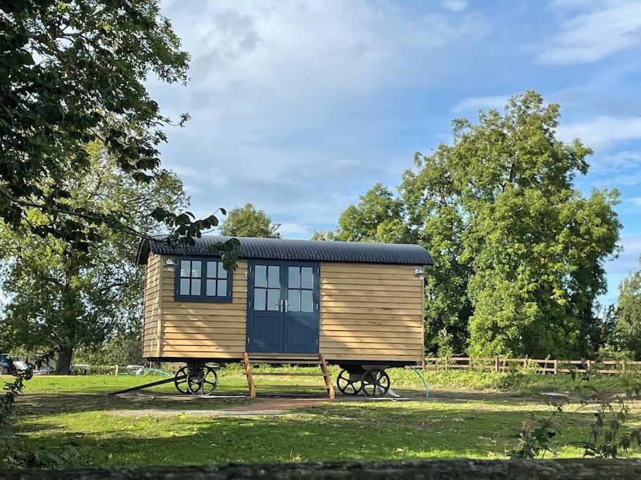 Toadland Shepherd Huts Дарем Экстерьер фото