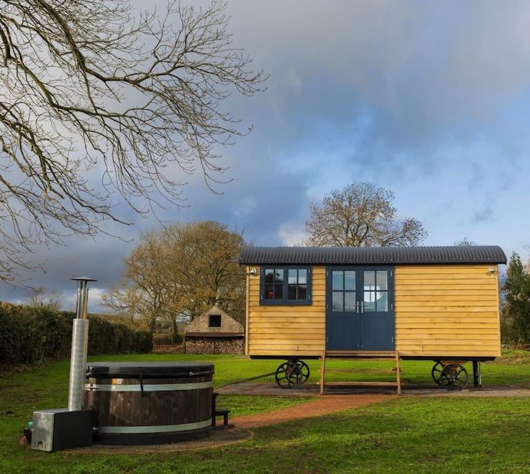 Toadland Shepherd Huts Дарем Экстерьер фото